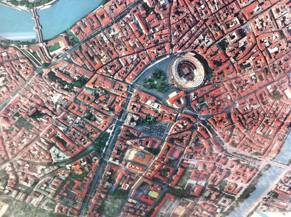 B&B In Arena L' Opera Verona Bagian luar foto